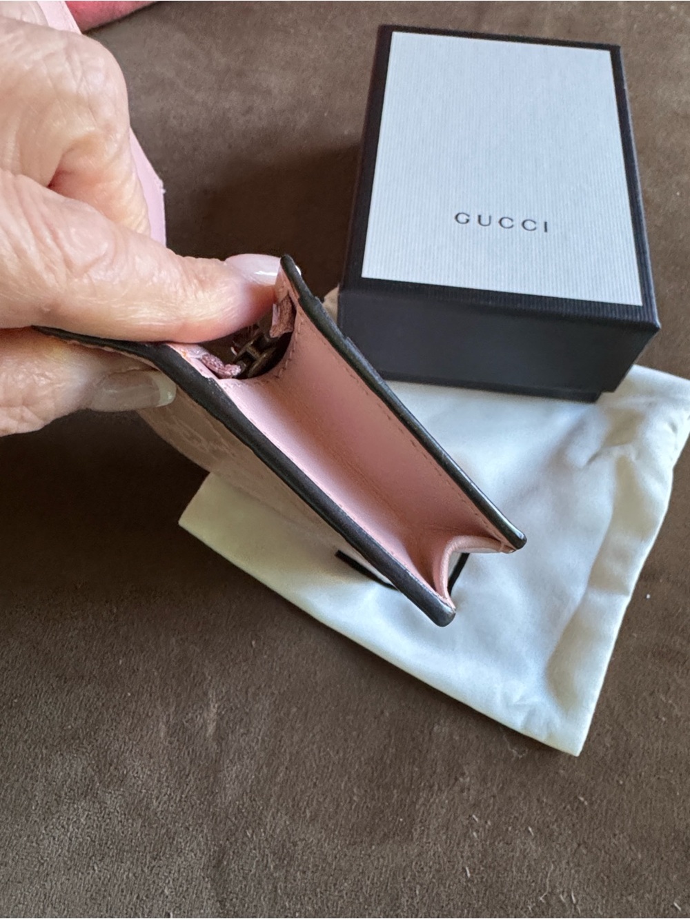 Gucci Pink Embossed GG Card Wallet with Gold Cat Head Like New - Picture 7 of 11